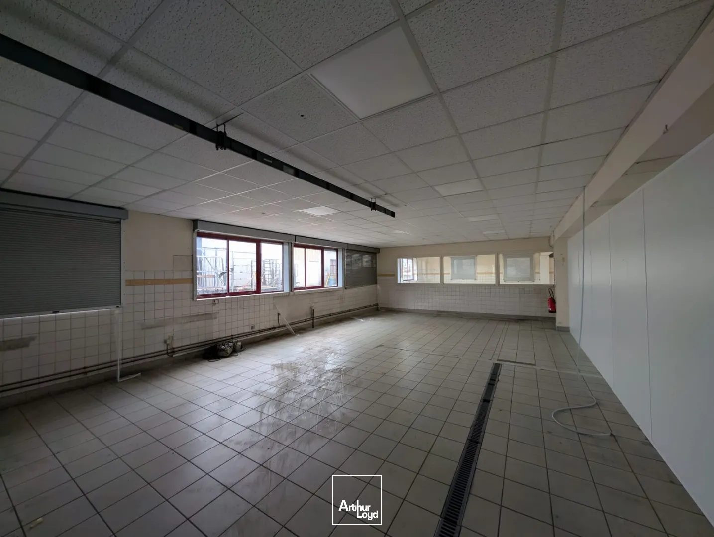 Locaux d'activité & Entrepôts - Location - BUCHELAY - 78200 - 335-670 - 7608963