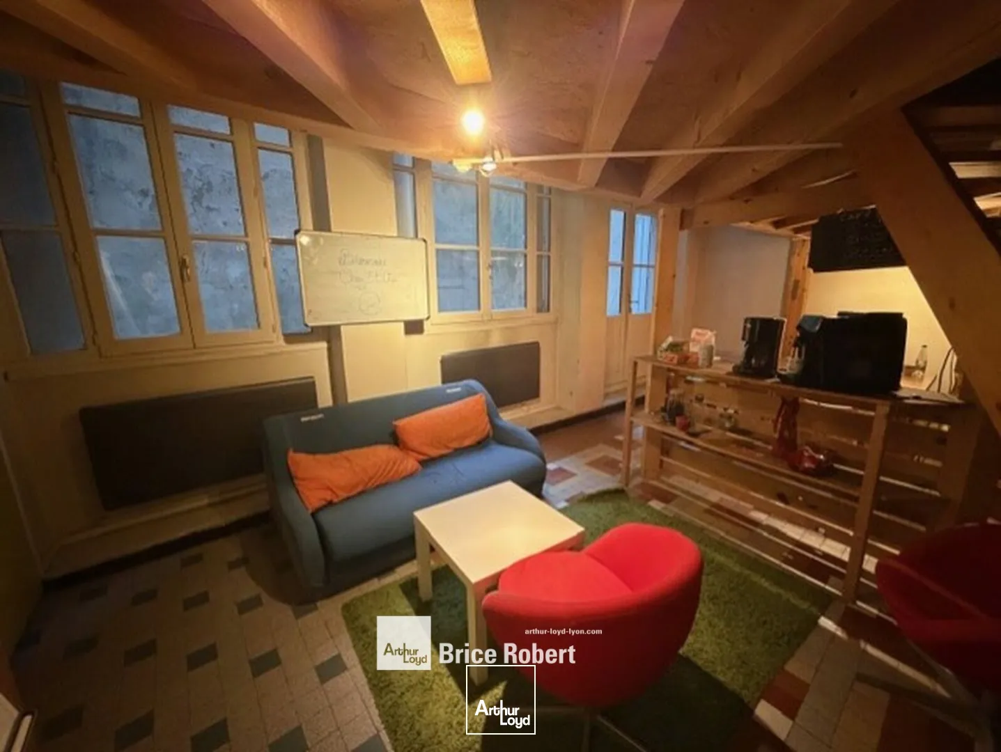 Locaux commerciaux - Location - LYON - 69002 - 100-100 - 7609149