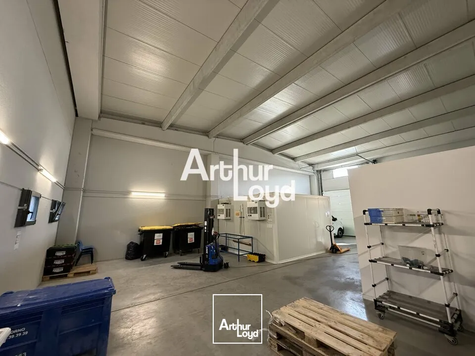 Locaux d'activité & Entrepôts - Location - FREJUS - 83600 - 180-180 - 7610228