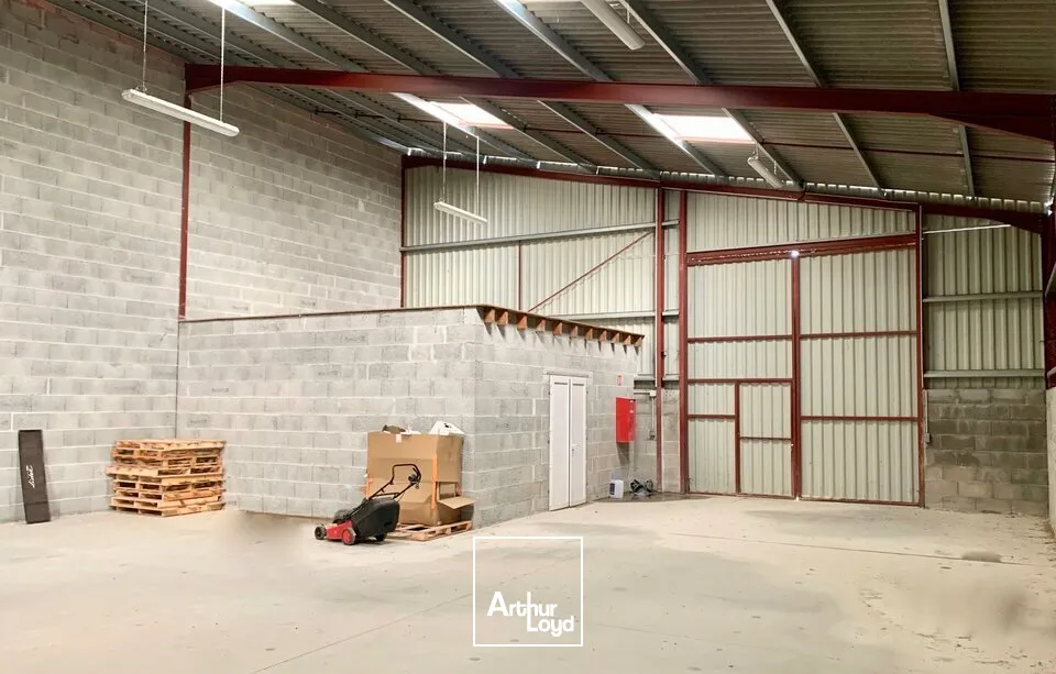 Locaux d'activité & Entrepôts - Vente - CHAZELLES - 16380 - 373-373 - 7611177