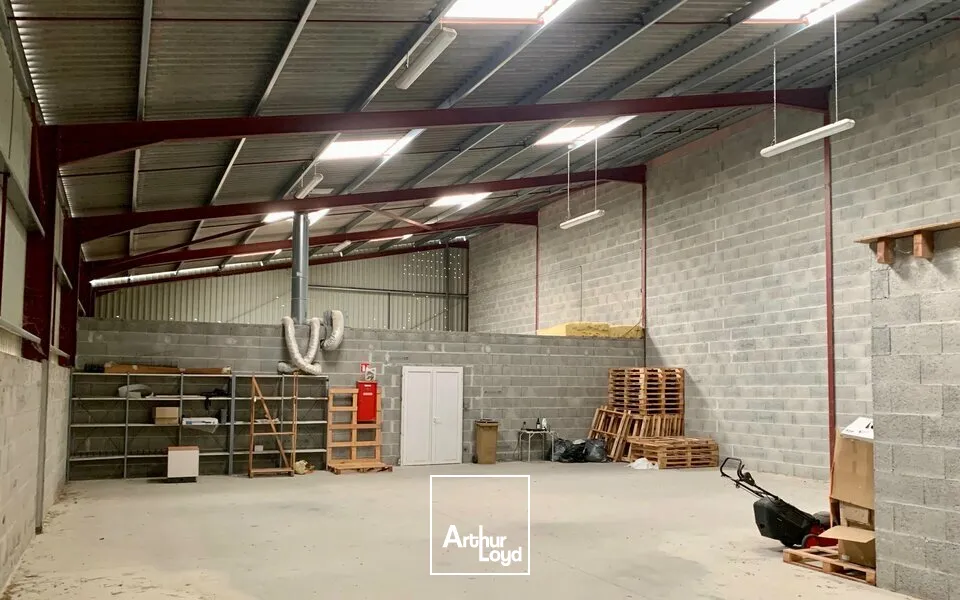 Locaux d'activité & Entrepôts - Vente - CHAZELLES - 16380 - 373-373 - 7611181