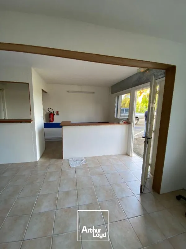 Locaux commerciaux - Location - Le Lamentin - 97232 - 60-60 - 7611904