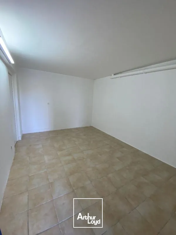 Locaux commerciaux - Location - Le Lamentin - 97232 - 60-60 - 7611905