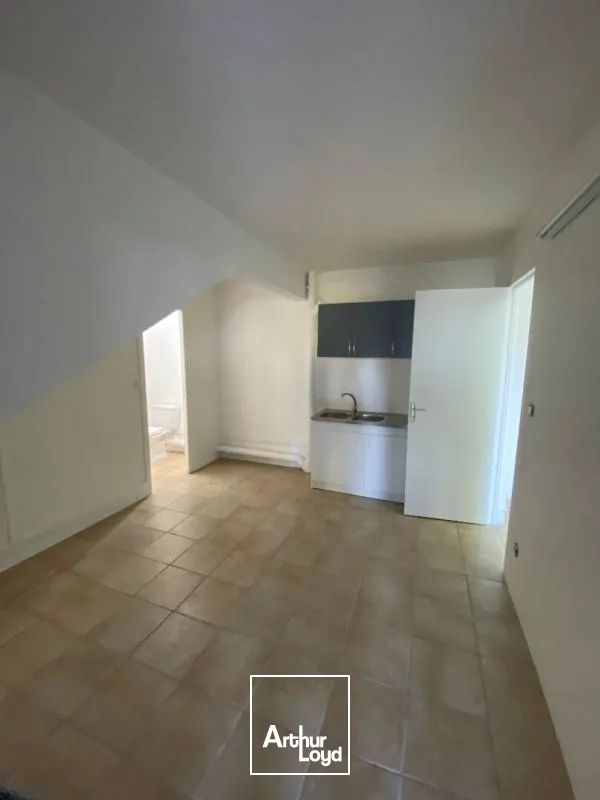 Locaux commerciaux - Location - Le Lamentin - 97232 - 60-60 - 7611906