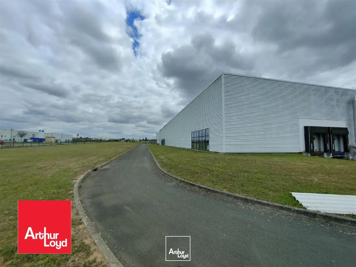 Locaux d'activité & Entrepôts - Vente - Tremblay-les-Villages - 28170 - 9790-9790 - 7612371