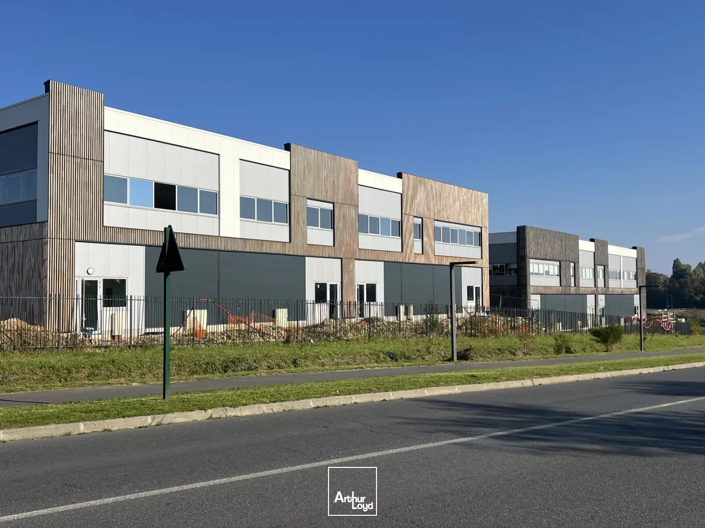 Locaux d'activité & Entrepôts - Location - LOUVRES - 95380 - 405-3711 - 7612744