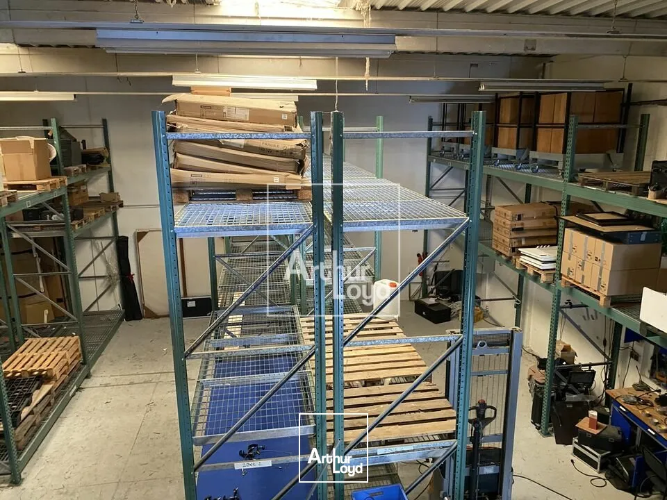 Locaux d'activité & Entrepôts - Location - MOISSY-CRAMAYEL - 77550 - 300-300 - 7613020