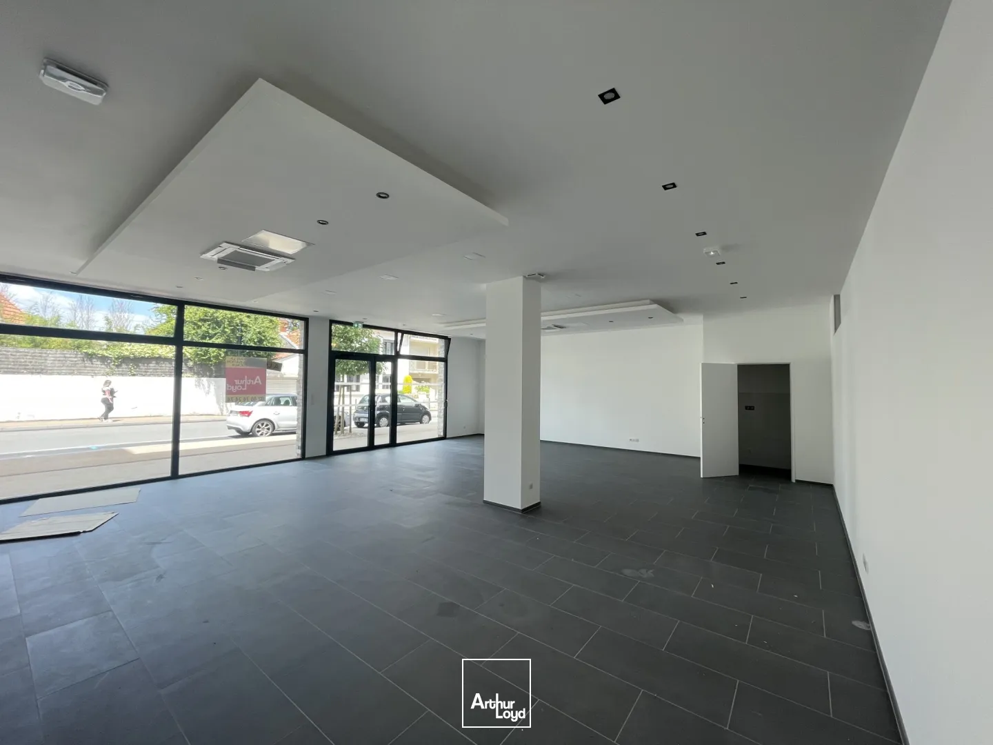 Cellule commerciale de 99m2 dans le centre ville de Saint Sébastien sur Loire.