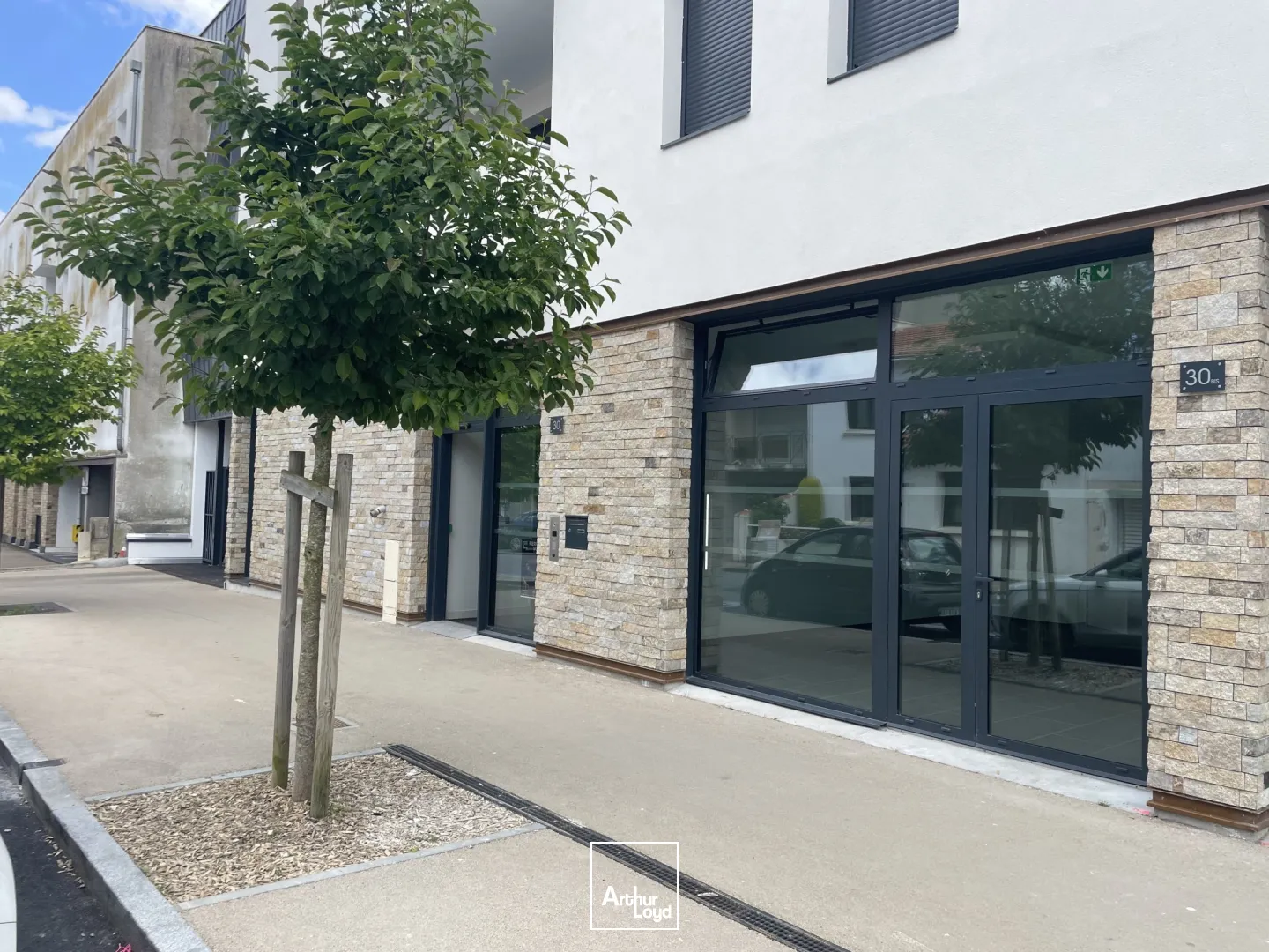 Cellule commerciale de 99m2 dans le centre ville de Saint Sébastien sur Loire.