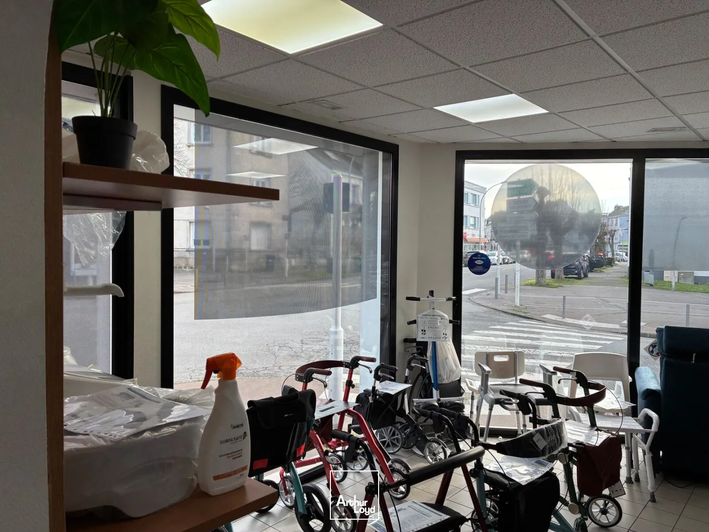 A LOUER LOCAL COMMERCIAL DE 122M2- SAINT NAZAIRE