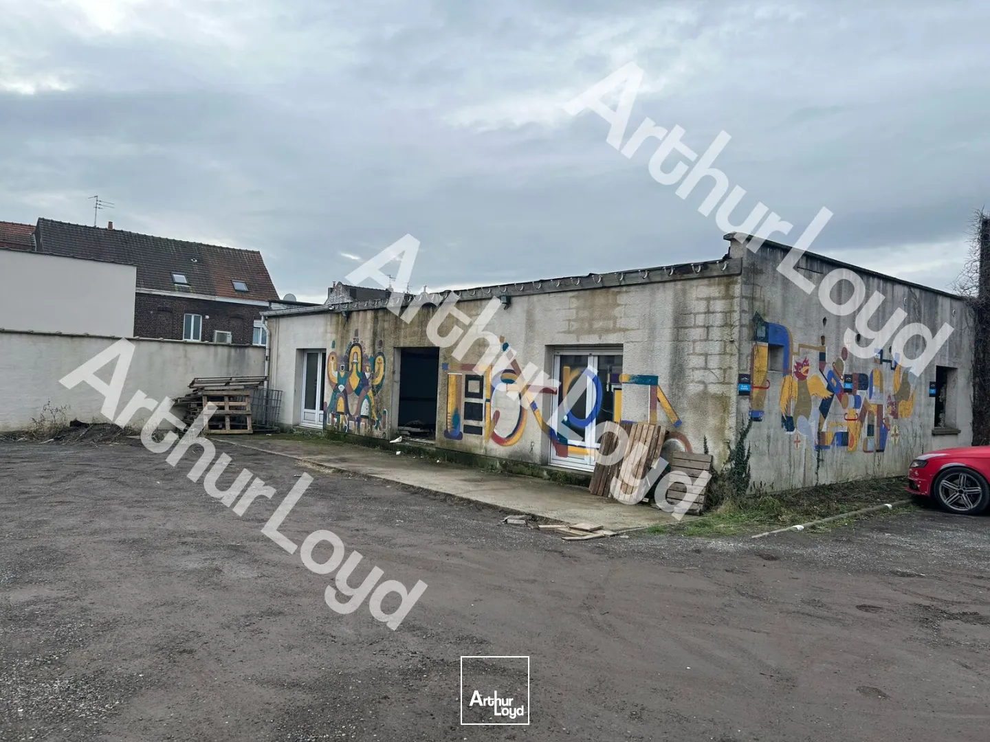 Cellule commerciale livré brut de béton de 375 m² à louer - Emplacement stratégique et forte visibilité