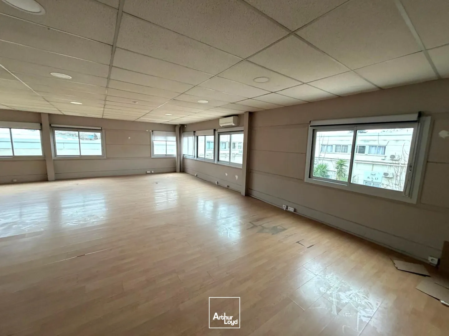 Locaux d'activité & Entrepôts - Location - MARSEILLE - 13011 - 695.75-1452 - 7613572