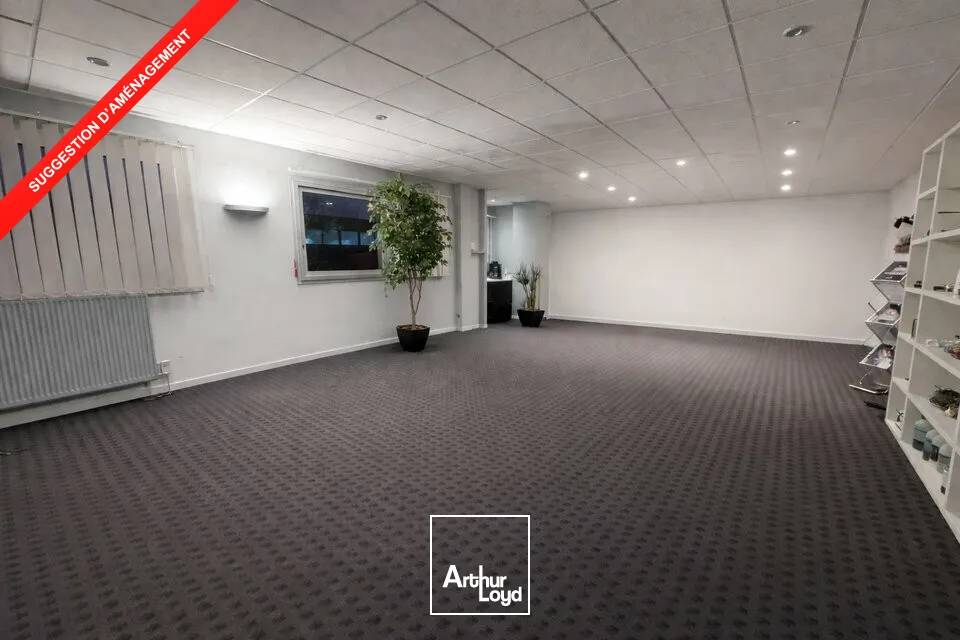 SAINT CYR SUR LOIRE BUREAUX A LOUER 700 M² PARKINGS SHOW ROOM POSSIBLE