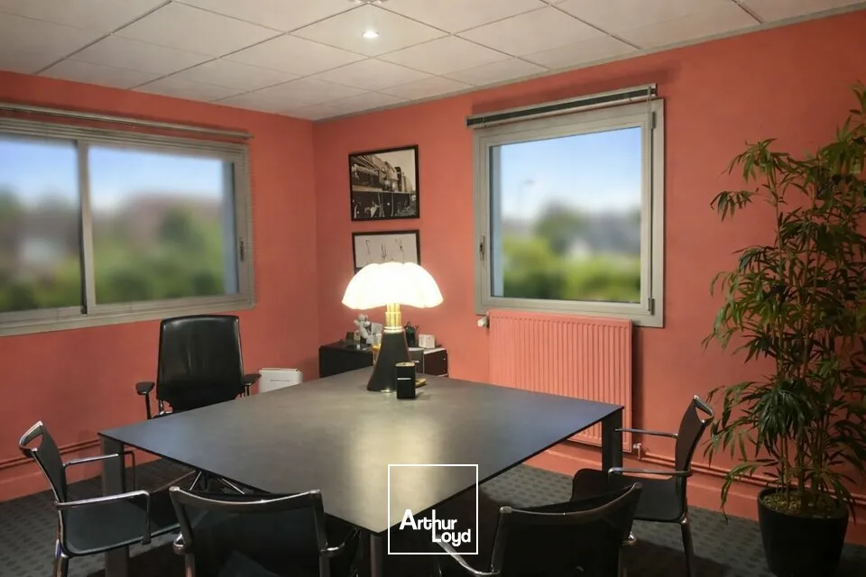SAINT CYR SUR LOIRE BUREAUX A LOUER 700 M² PARKINGS SHOW ROOM POSSIBLE