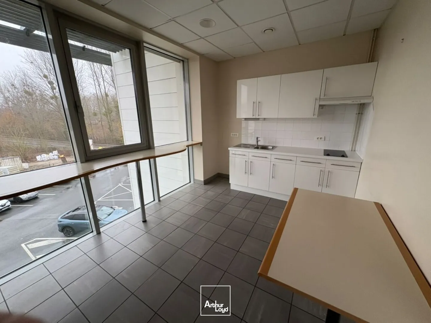 A LOUER BUREAUX 488 M2 AGNETZ