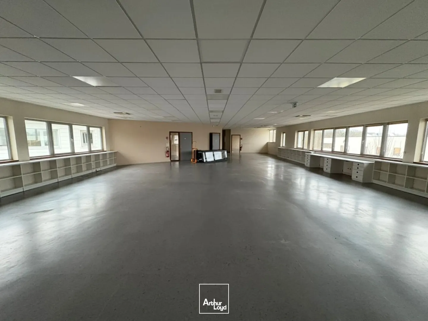 A LOUER BUREAUX 488 M2 AGNETZ