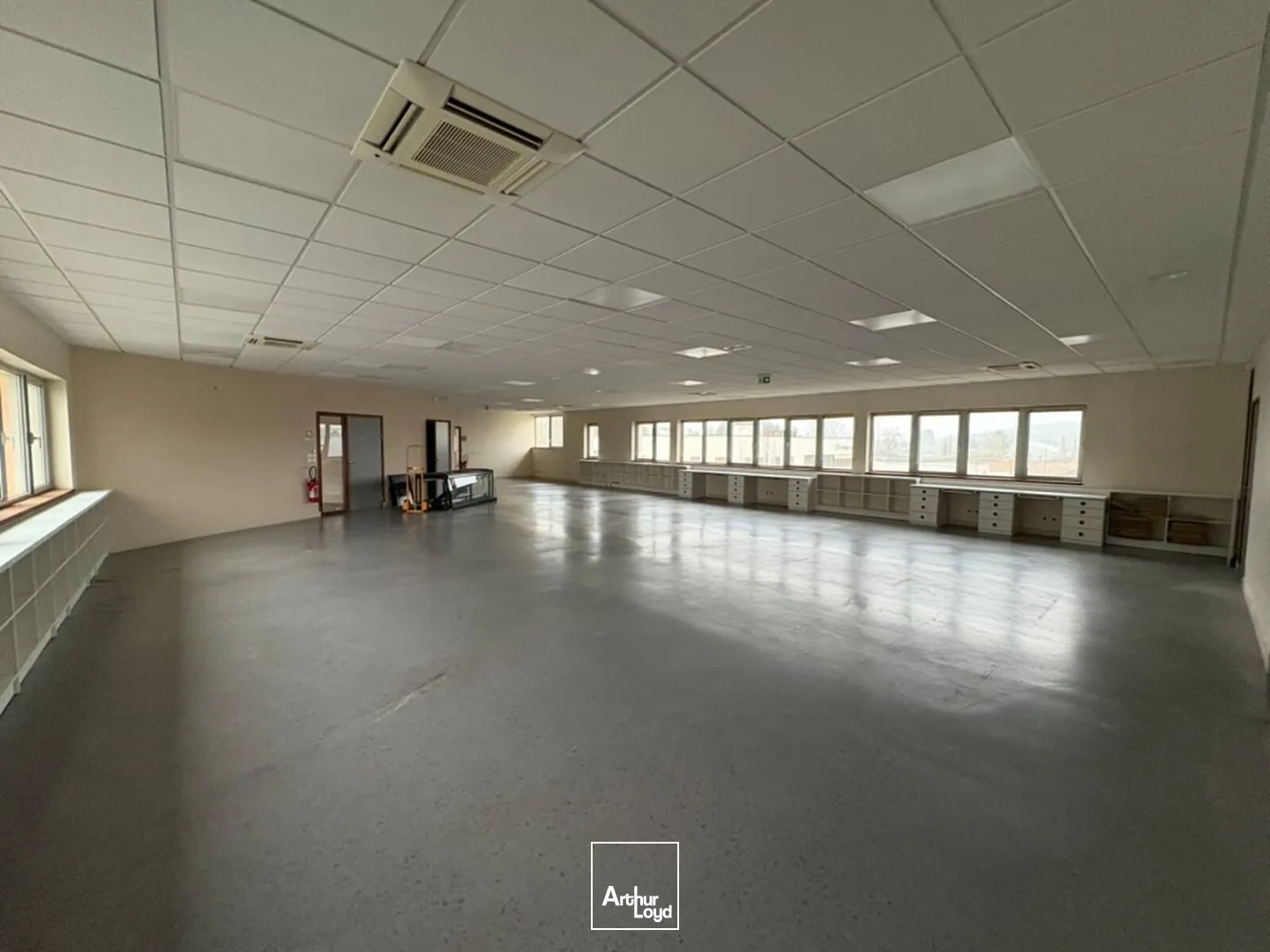 A LOUER BUREAUX 488 M2 AGNETZ
