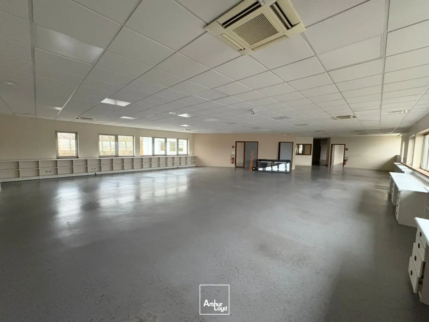 A LOUER BUREAUX 488 M2 AGNETZ