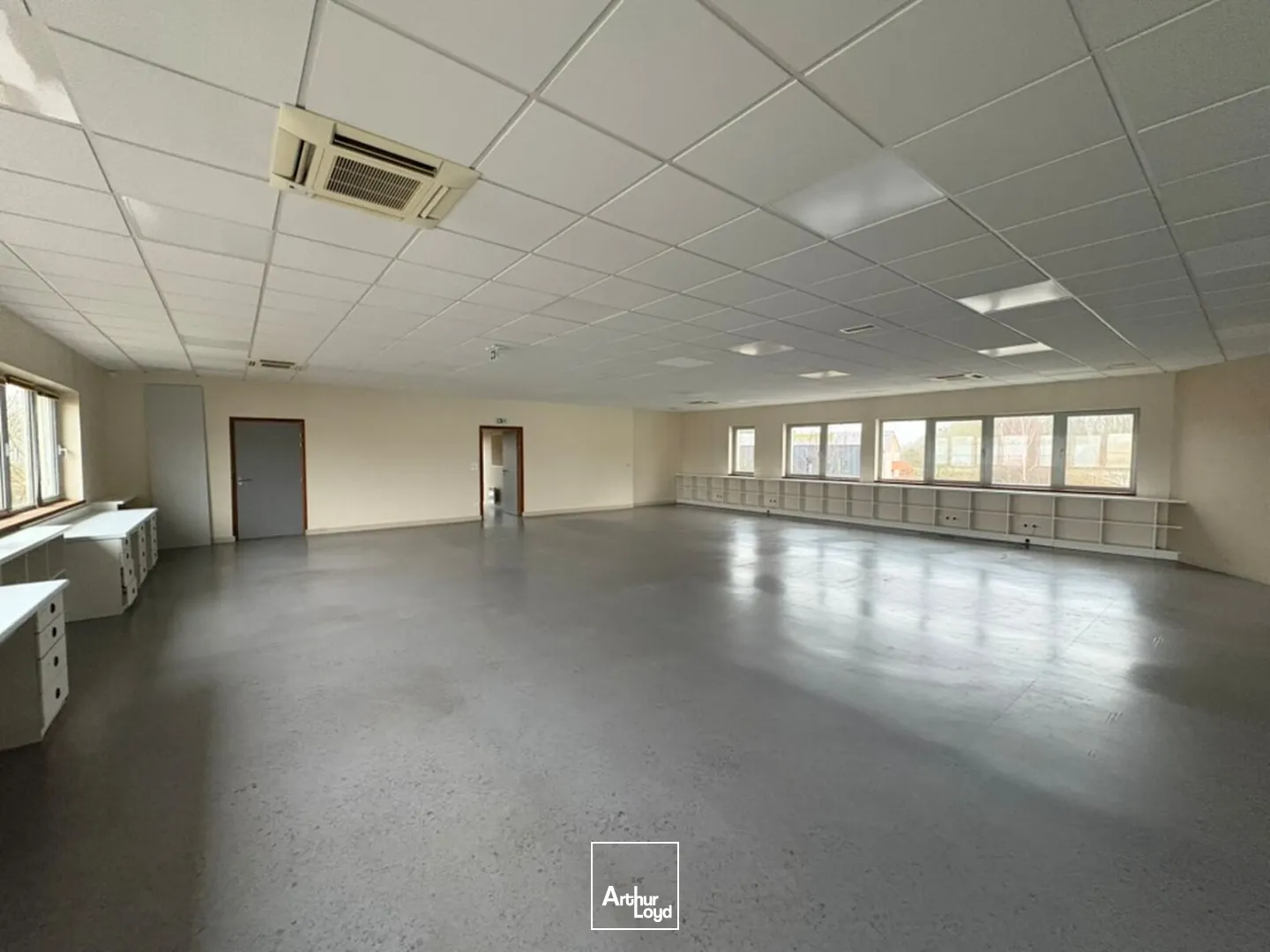 A LOUER BUREAUX 488 M2 AGNETZ