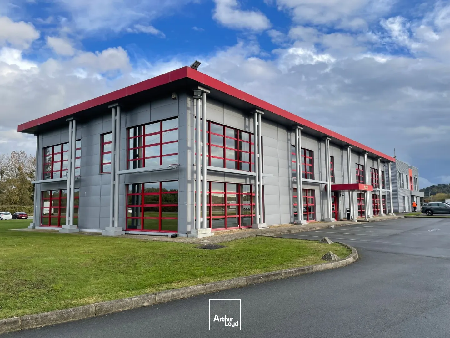 A LOUER - BUREAUX 900 M2 - LONGUEIL SAINTE MARIE (60) ENTRÉE AUTOROUTE A1