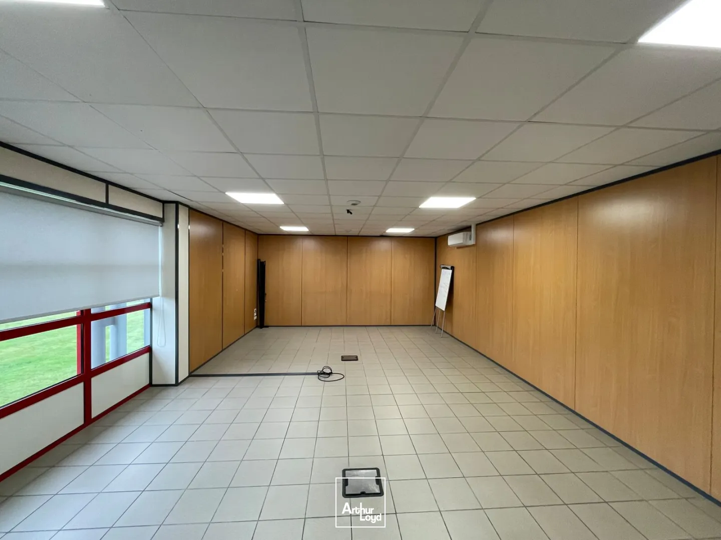 A LOUER - BUREAUX 900 M2 - LONGUEIL SAINTE MARIE (60) ENTRÉE AUTOROUTE A1