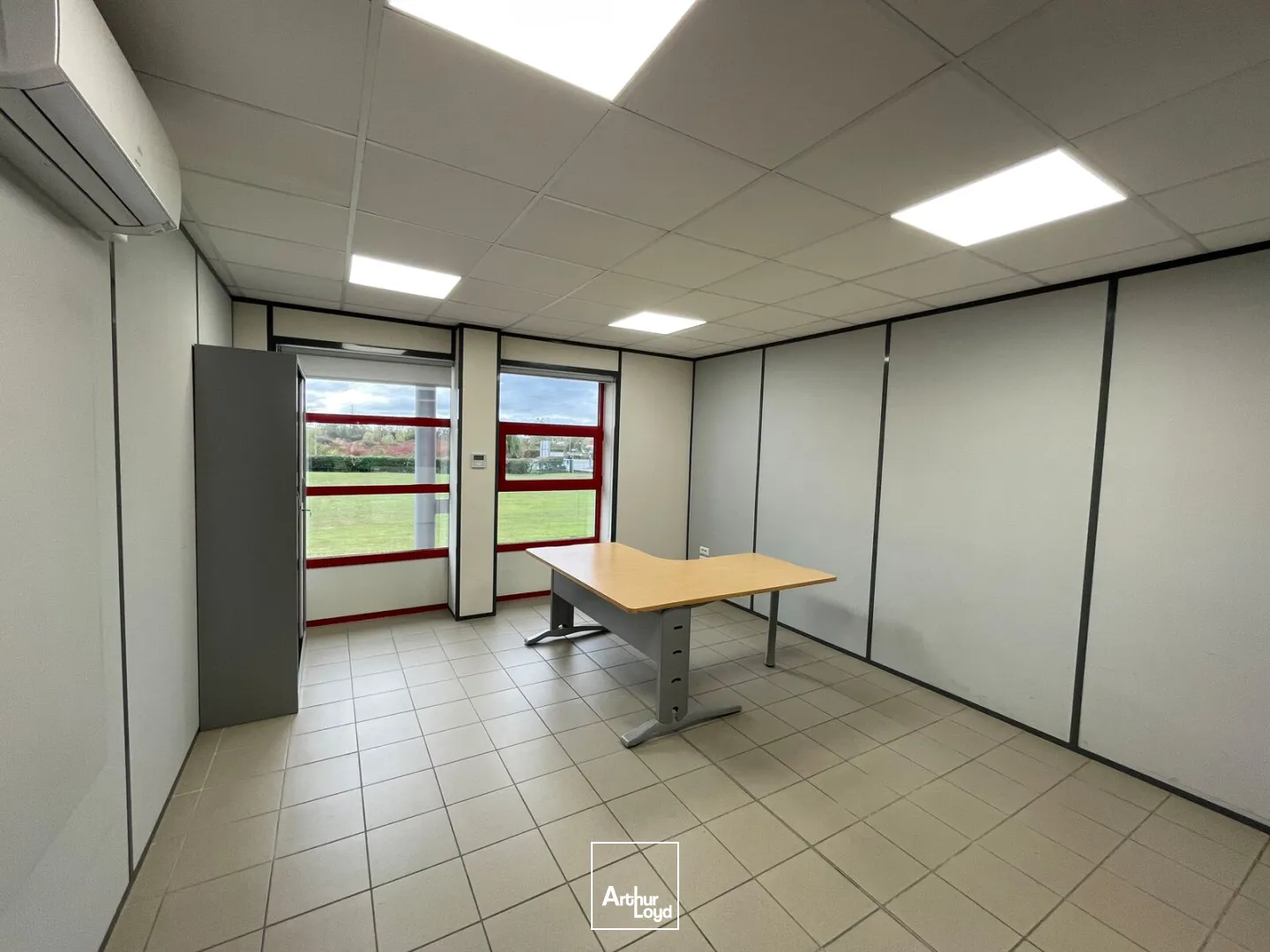 A LOUER - BUREAUX 900 M2 - LONGUEIL SAINTE MARIE (60) ENTRÉE AUTOROUTE A1