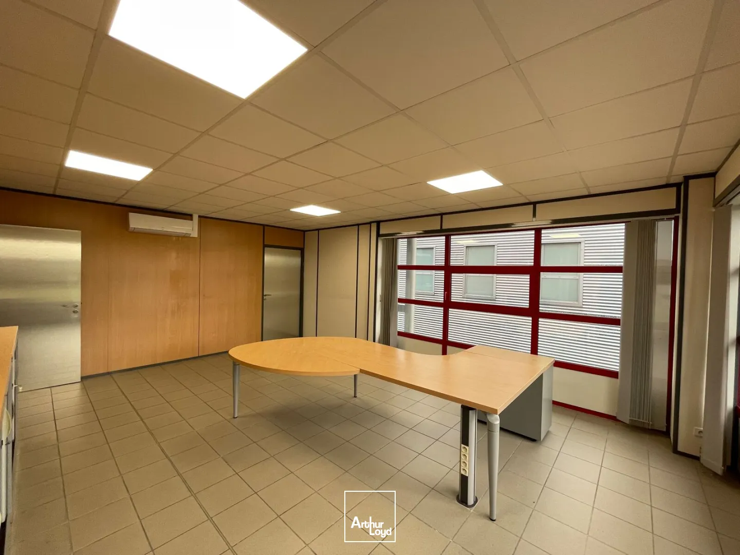 A LOUER - BUREAUX 900 M2 - LONGUEIL SAINTE MARIE (60) ENTRÉE AUTOROUTE A1