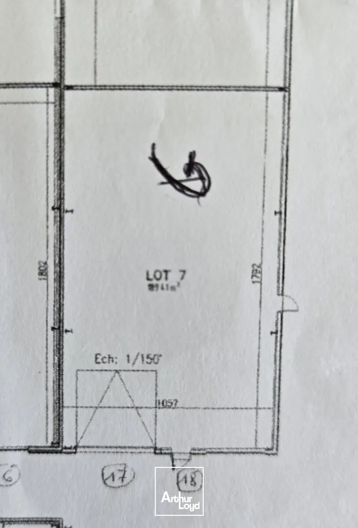 Location local commercial avec parking surface 189 m2 Trith-Saint-Léger
