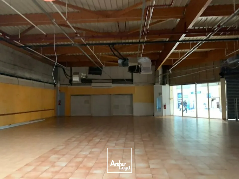 Locaux commerciaux - Location - LES ANGLES - 30133 - 476-476 - 7615862