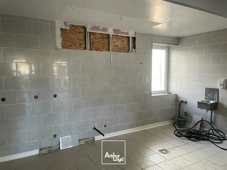 Locaux commerciaux - Location - LA ROCHE-SUR-YON - 85000 - 80-80 - 7619074