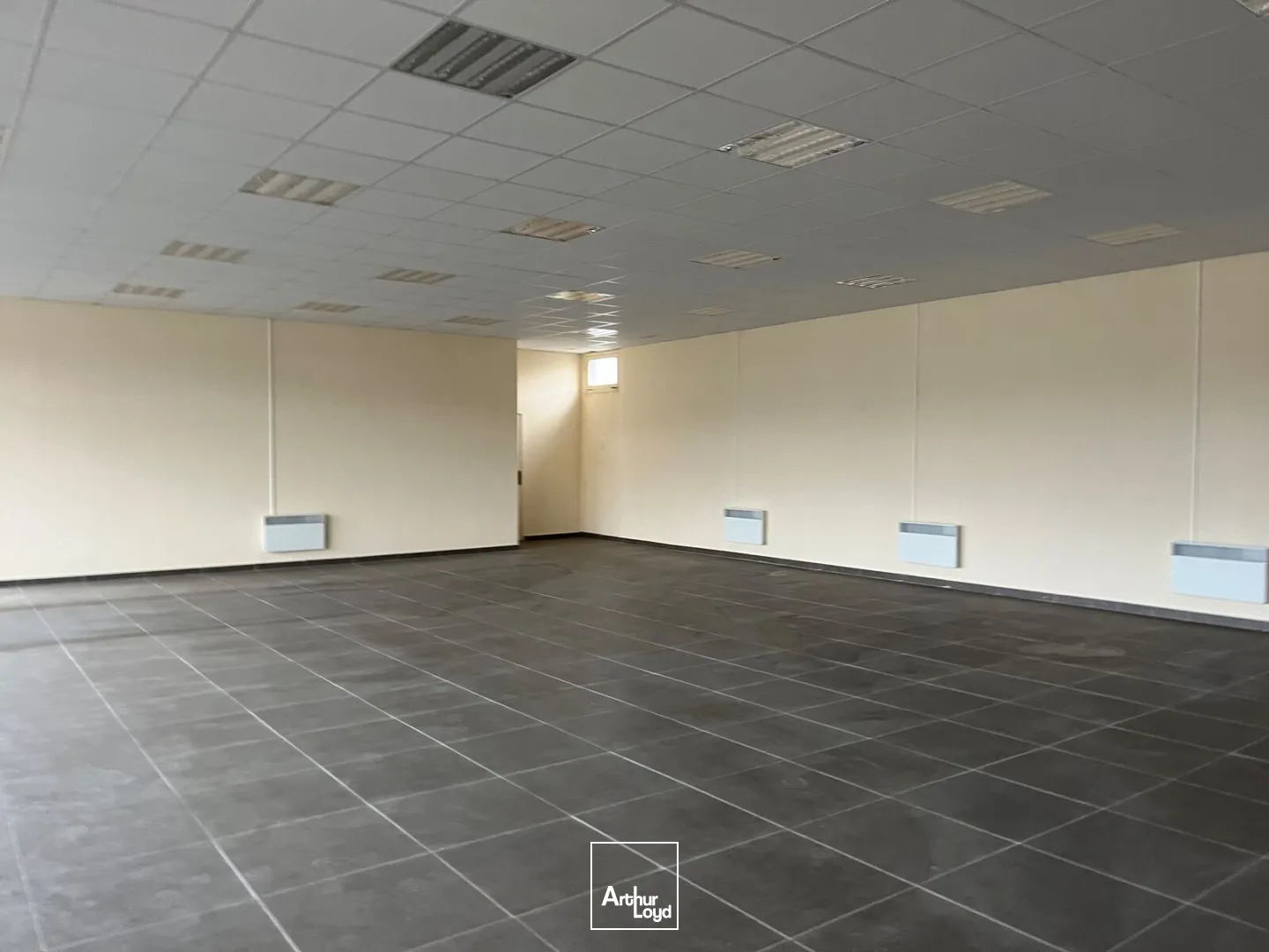 Bureaux - Location - MONTATAIRE - 60160 - 106.75-349.9 - 7619513