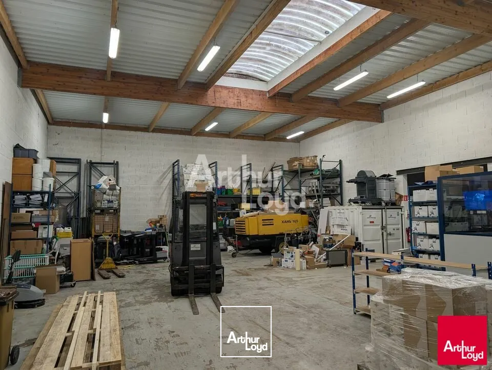 Locaux d'activité & Entrepôts - Location - SAINT-JACQUES-DE-LA-LANDE - 35136 - 240-240 - 7620226