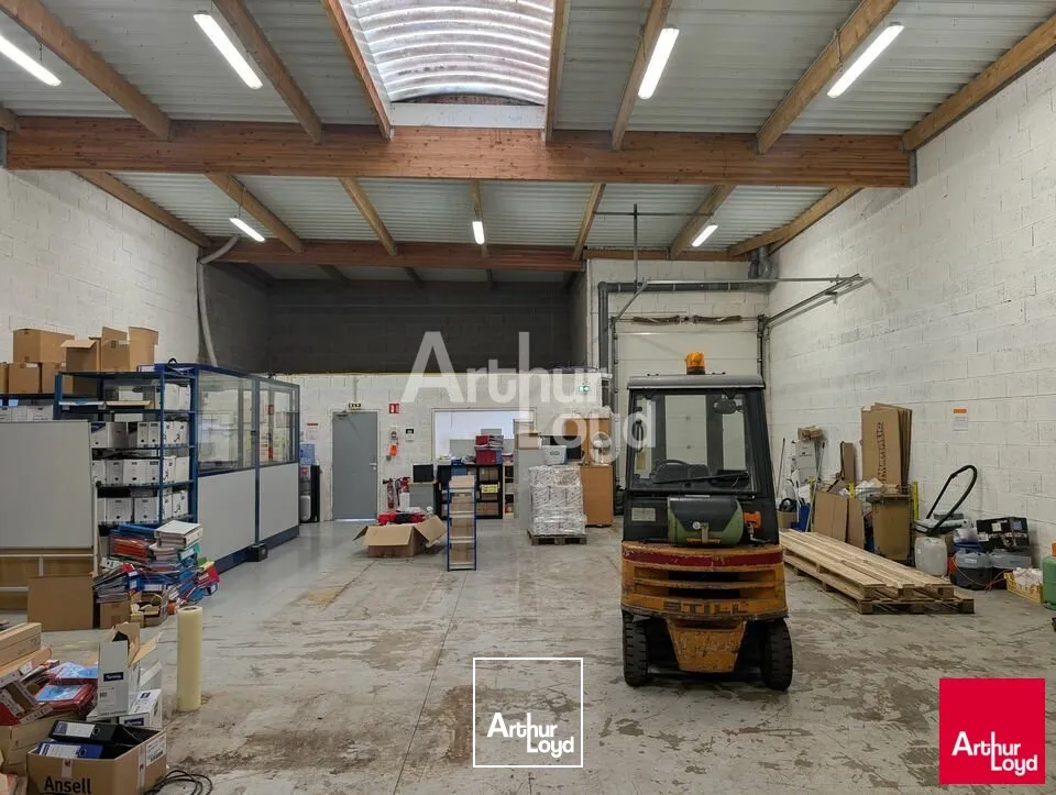 Locaux d'activité & Entrepôts - Location - SAINT-JACQUES-DE-LA-LANDE - 35136 - 240-240 - 7620227