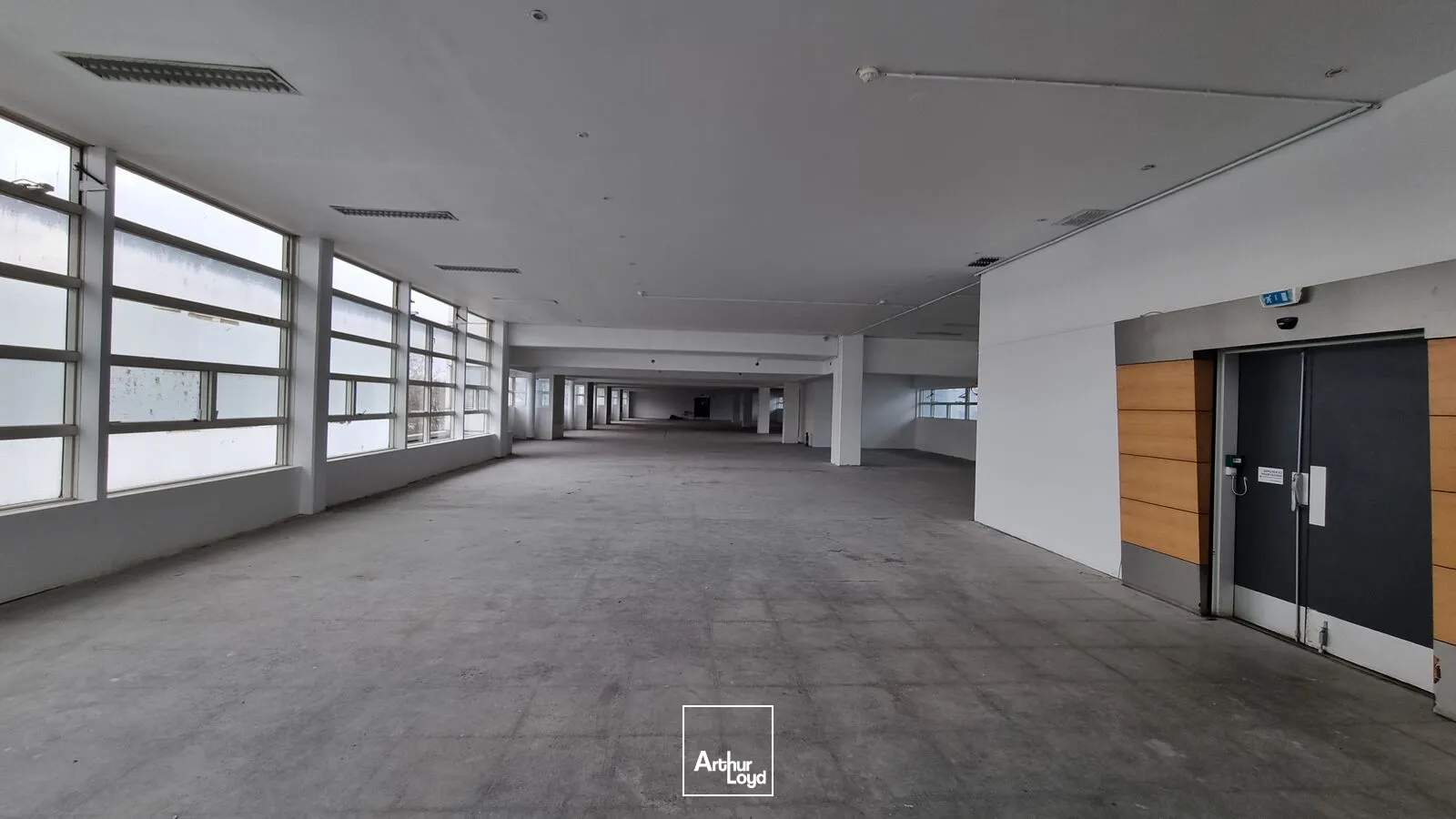 Locaux d'activité & Entrepôts - Location - PARIS - 75015 - 245.34-4186.68 - 7620758