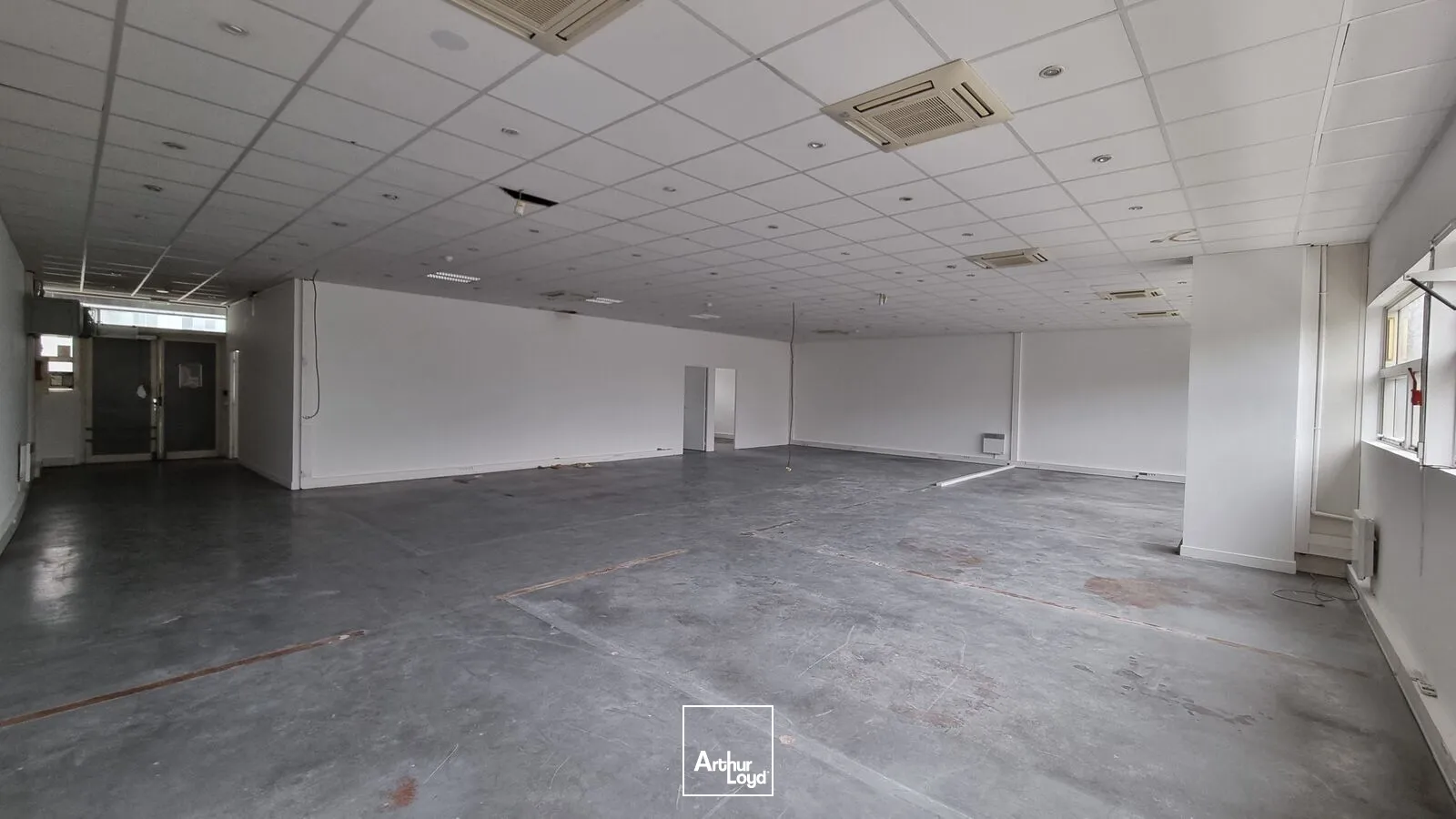 Locaux d'activité & Entrepôts - Location - PARIS - 75015 - 245.34-4186.68 - 7620749