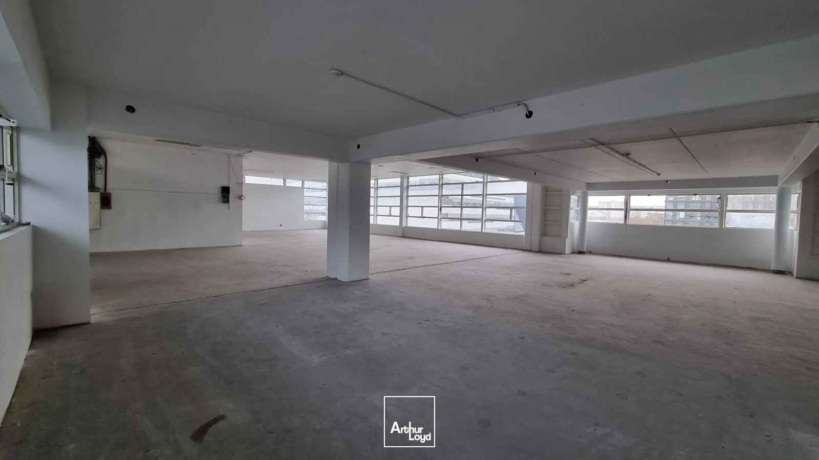 Locaux d'activité & Entrepôts - Location - PARIS - 75015 - 245.34-4186.68 - 7620759