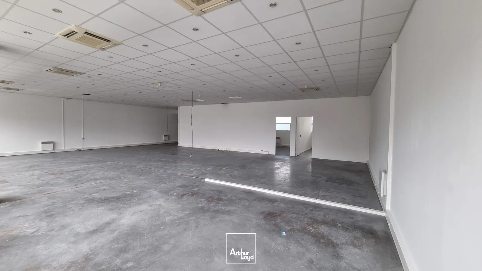 Locaux d'activité & Entrepôts - Location - PARIS - 75015 - 245.34-4186.68 - 7620750