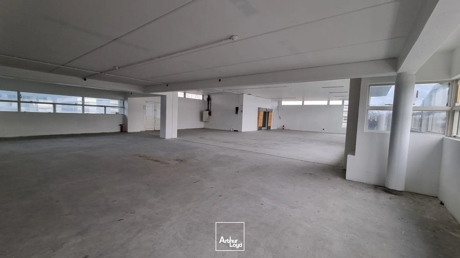 Locaux d'activité & Entrepôts - Location - PARIS - 75015 - 245.34-4186.68 - 7620760