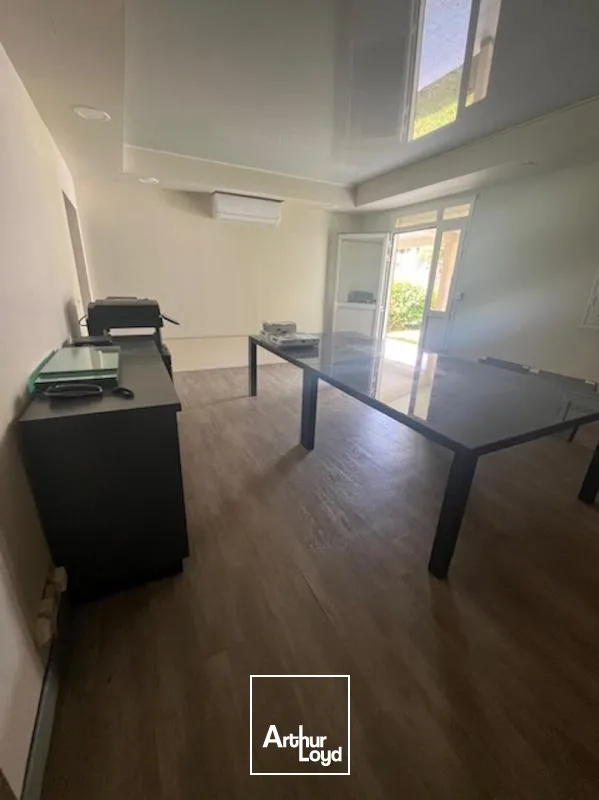 Locaux commerciaux - Vente - Ducos - 97224 - 300-300 - 7620948