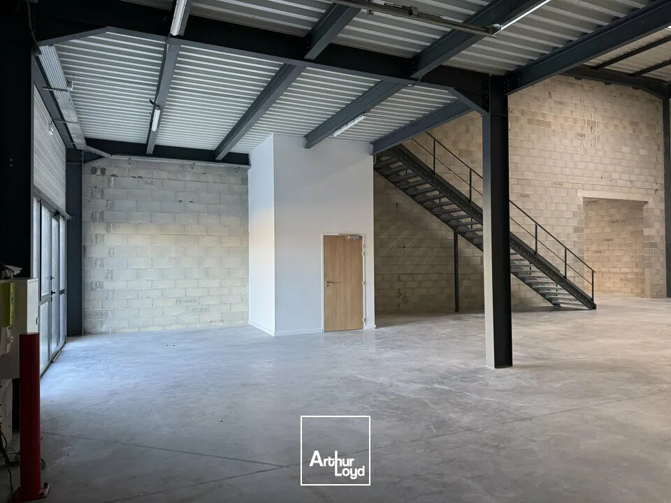 Locaux d'activité & Entrepôts - Location - VILLENEUVE-LÈS-AVIGNON - 30400 - 310-310 - 7621025