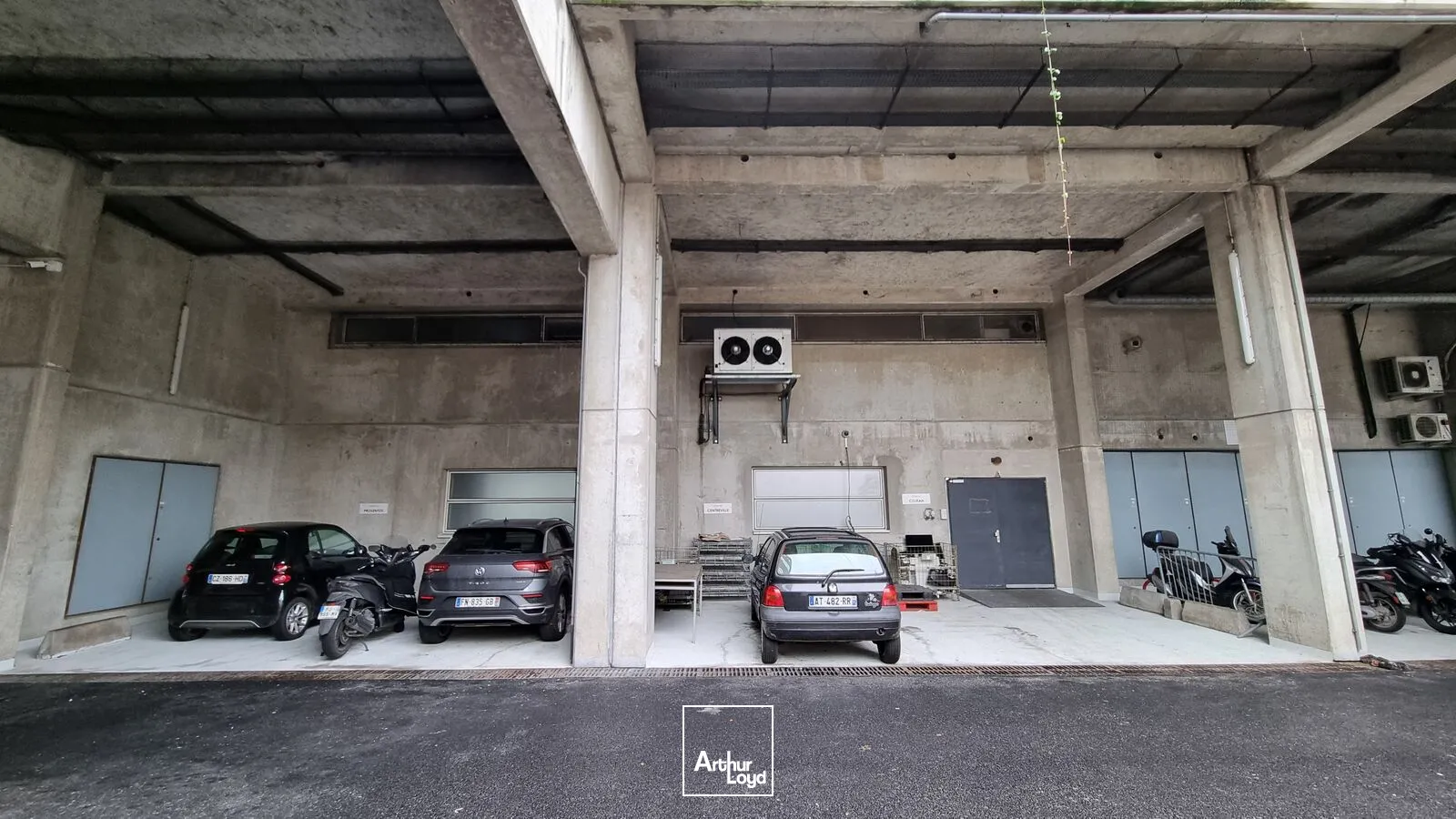 Locaux d'activité & Entrepôts - Location - PARIS - 75015 - 245.34-4186.68 - 7621632