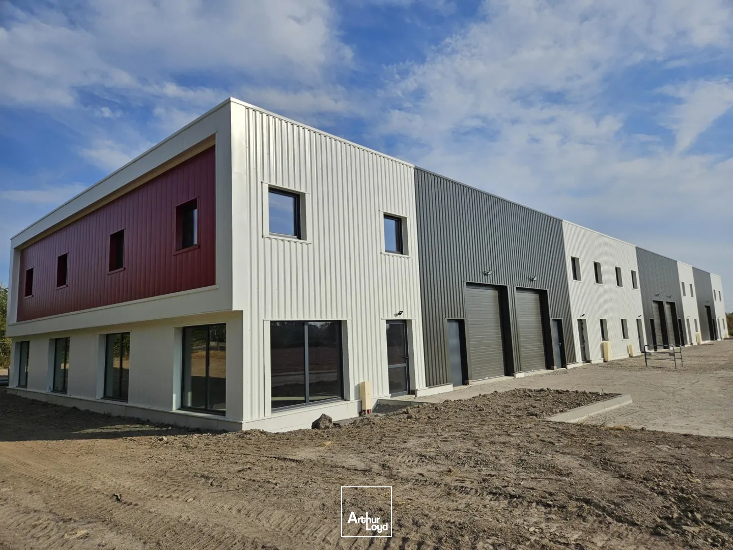 Locaux d'activité & Entrepôts - Location - RIORGES - 42153 - 138-3132 - 7621916