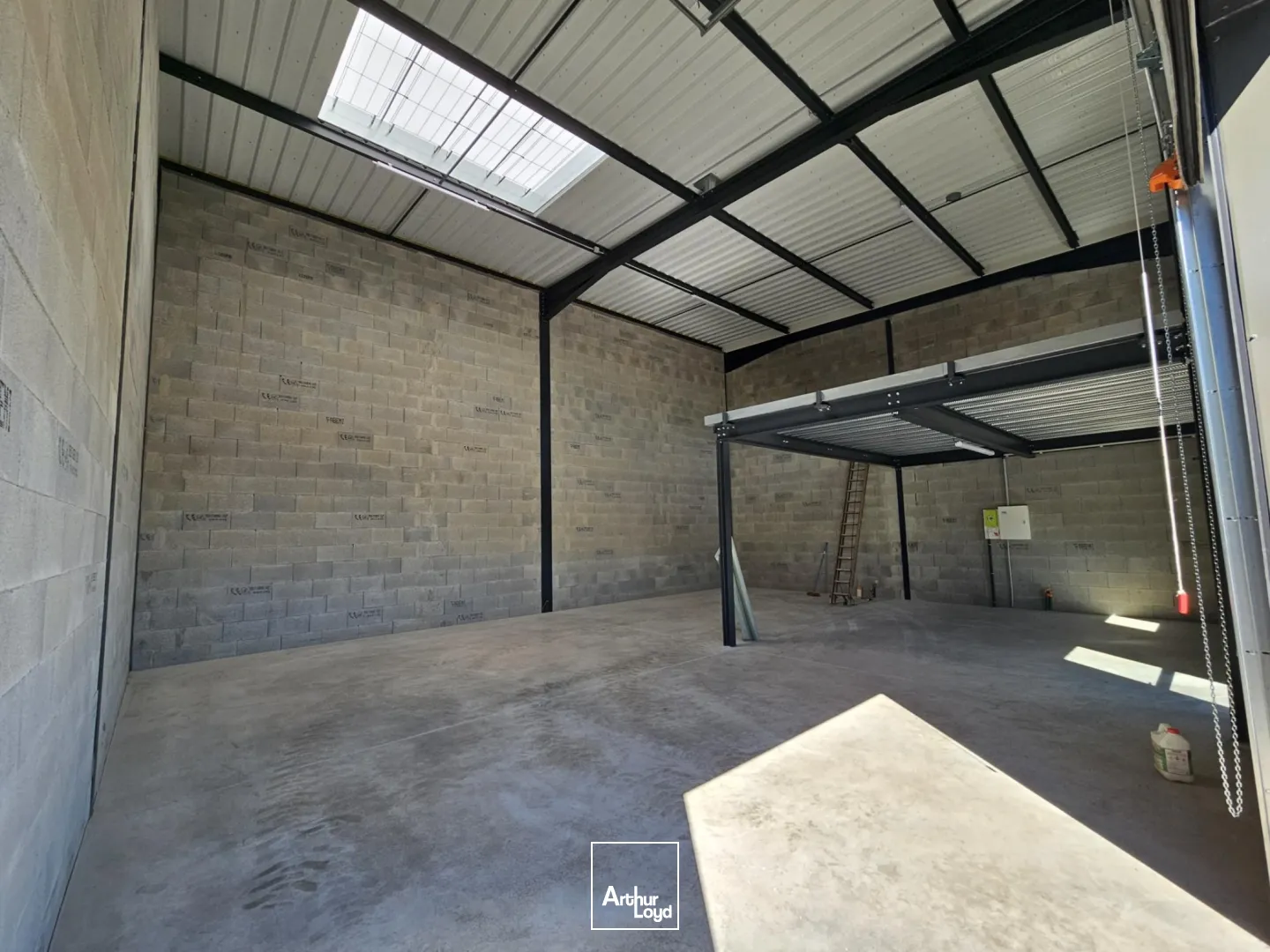 Locaux d'activité & Entrepôts - Location - RIORGES - 42153 - 138-3132 - 7621915