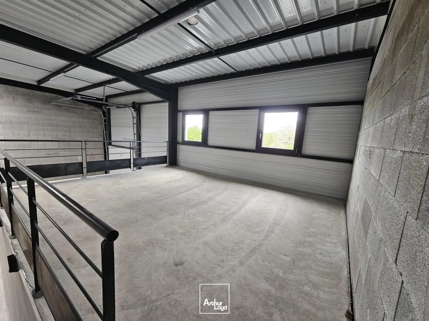 Locaux d'activité & Entrepôts - Location - RIORGES - 42153 - 138-138 - 7621957