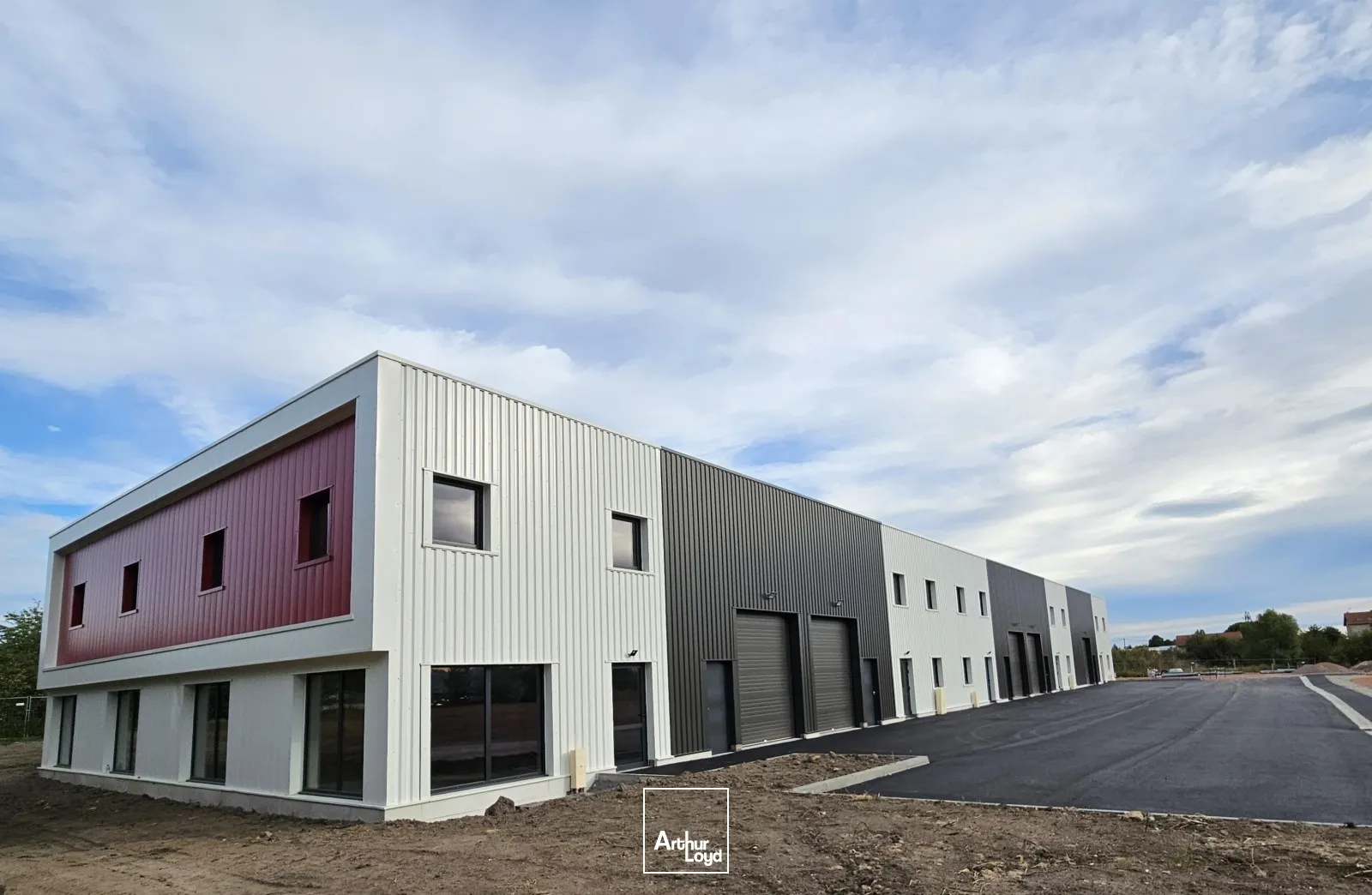 Locaux d'activité & Entrepôts - Location - RIORGES - 42153 - 138-138 - 7621956