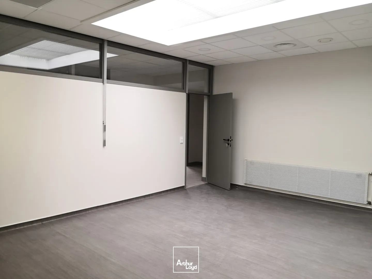 Bureaux - Location - ROANNE - 42300 - 120-120 - 7621981