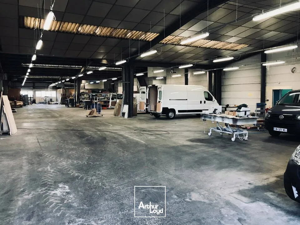 Locaux d'activité & Entrepôts - Vente - POITIERS - 86000 - 1900-1900 - 7622117