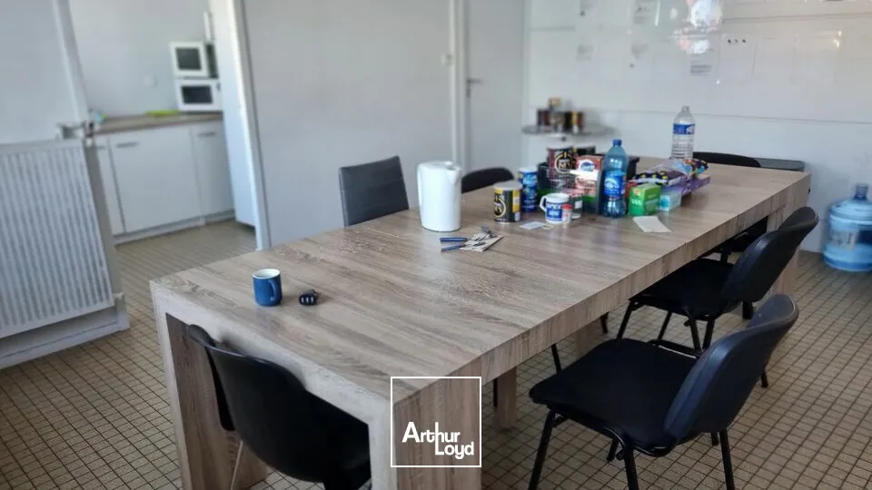 Locaux d'activité & Entrepôts - Vente - POITIERS - 86000 - 1900-1900 - 7622121