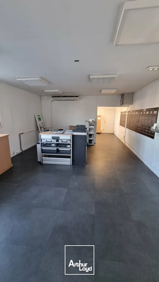 Locaux d'activité & Entrepôts - Vente - POITIERS - 86000 - 1900-1900 - 7622122