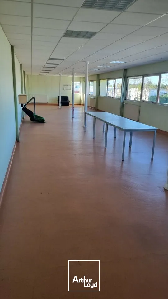 Locaux d'activité & Entrepôts - Vente - POITIERS - 86000 - 1900-1900 - 7622123